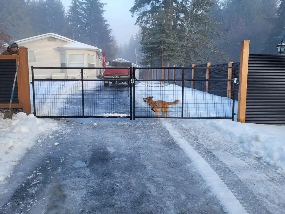 Custom gate matched to a fence line